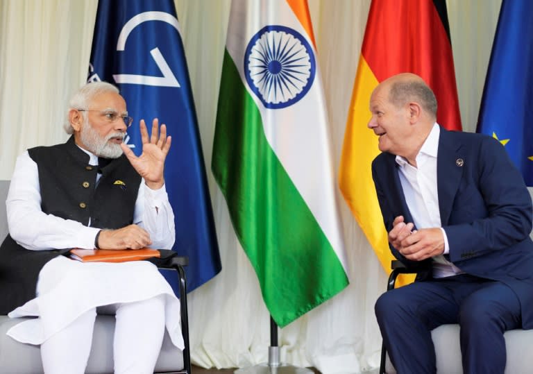 Bundeskanzler Olaf Scholz trifft am Samstag zu seinem ersten Besuch in Indien ein. Er wird von einer hochrangigen Wirtschaftsdelegation in die fünftgrößte Volkswirtschaft der Welt begleitet. (Bild: AFP)