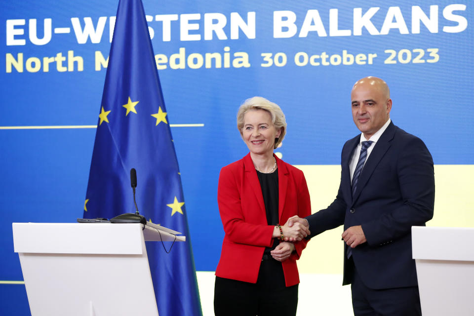 European Commission President Ursula von der Leyen, left and North Macedonia's Prime Minister Dimitar Kovacevski, right, shake hands after their joint news conference at the Government building in Skopje, North Macedonia, on Monday, Oct. 30, 2023. The President of the European Commission, Ursula von der Leyen started her four-day visit to the Western Balkans in North Macedonia, a tour that includes Kosovo, Montenegro, Serbia, and Bosnia and Herzegovina. (AP Photo/Boris Grdanoski)