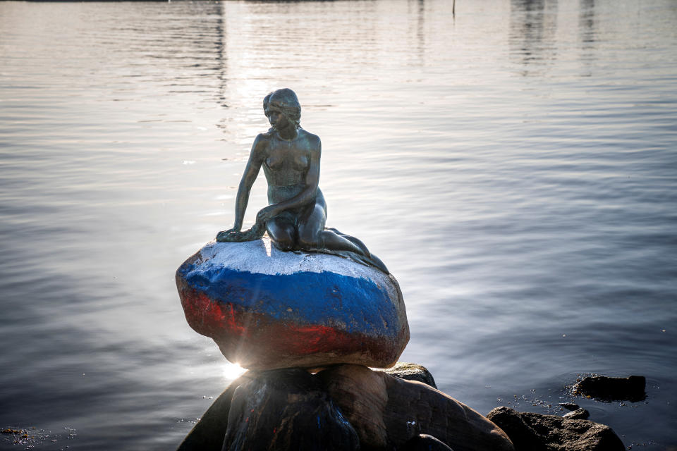 A vandalized statue of the Little Mermaid with the colors of the Russian flag painted on the stone she sits on is seen in Langelinie, Copenhagen, Denmark March 2, 2023. Ritzau Scanpix/Ida Marie Odgaard via REUTERS EDITORS ATTENTION - THIS IMAGE IS PROVIDED BY A THIRD PARTY.  DENMARK OUT.  NO COMMERCIAL OR EDITORIAL SALES IN DENMARK.