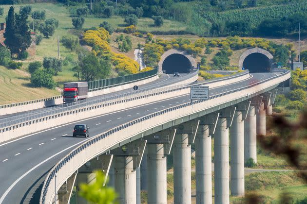 Motorway from Rosignano Solvay to Livorno, Leghorn, bridge over the Valley. Tuscany, Italy (Photo: I just try to tell my emotions and take you around the world via Getty Images)