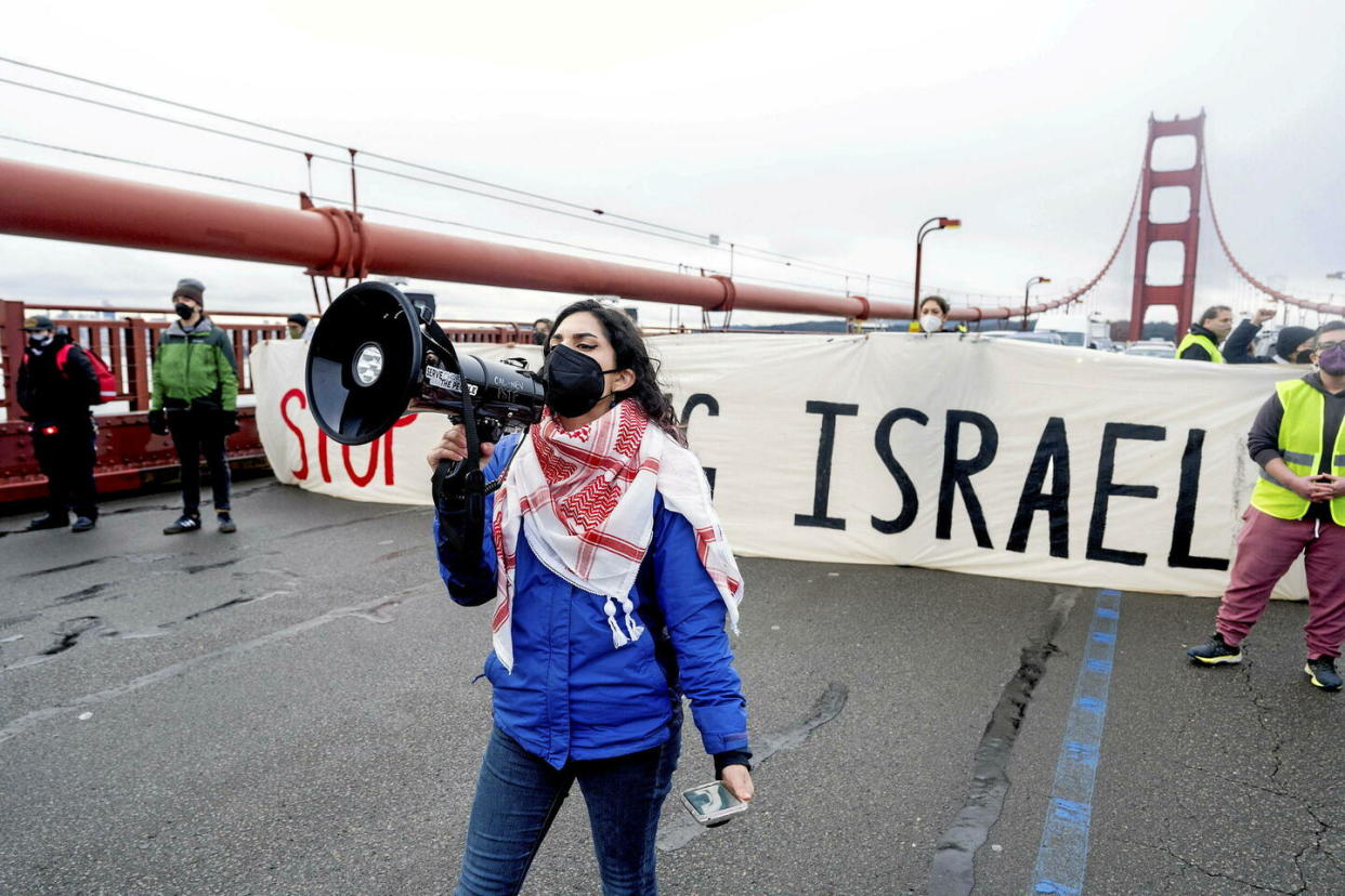 Image d'archive du 14 février 2024 d'un blocage du Golden Gate bridge de San Francisco par des manifestants pro-palestiniens.  - Credit:Noah Berger/AP/SIPA 