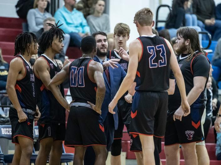 Bozeman coach Matt Granville talks with his team during a break with the Pirates. Bozeman hosted Ponce De Leon High School in boys basketball Thursday, January 20, 2022.