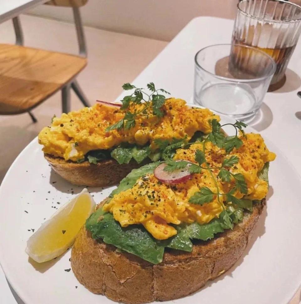 澳門打卡Cafe推介！必食首創葡撻炸彈/飯糰賣相酥皮麵包/雪糕牛角包｜附前往方法