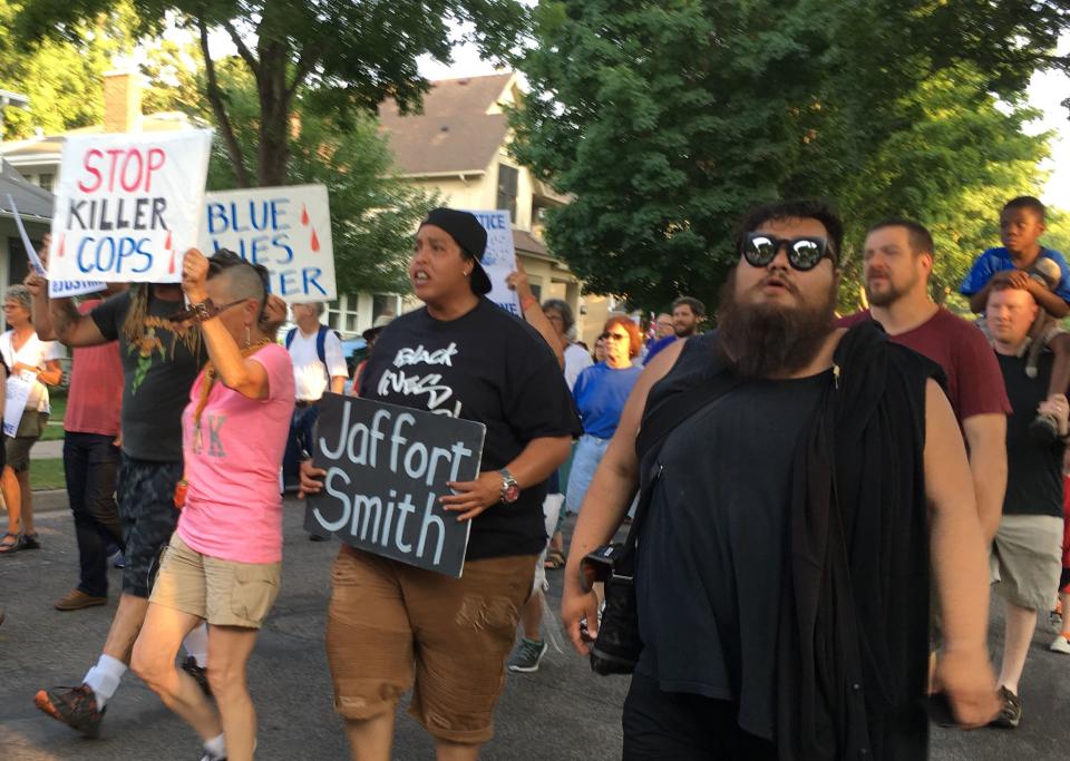 Black Lives Matter activist Chauntyll Allen (center) chants "No justice, no peace" alongside members of the Minneapolis community. (Photo: Hayley Miller/HuffPost)