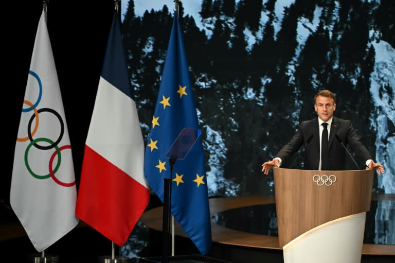 El presidente de Francia, Emmanuel Macron, defiende la candidatura de los Alpes franceses para organizar los Juegos Olímpicos de Invierno de 2030, el 24 de julio de 2024 en la 142ª sesisón del Comité Olímpico Internacional, en París (Fabrice Coffrini)