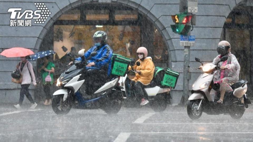 今天受到颱風外圍環流影響，北台灣開始出現雨勢。（示意圖／TVBS）