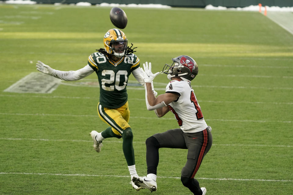 Tampa Bay Buccaneers' Scott Miller catches a 39-yard touchdown pass against Green Bay Packers' Kevin King during the first half of the NFC championship NFL football game in Green Bay, Wis., Sunday, Jan. 24, 2021. (AP Photo/Morry Gash)