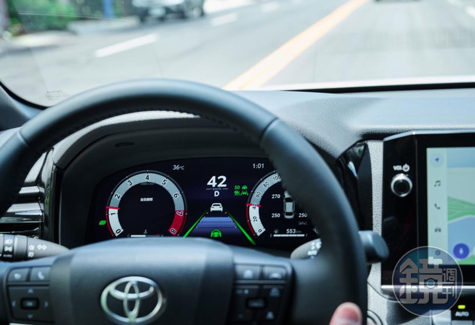 標配Toyota Safety Sense 3.0 主動安全系統，包括 ACC 全速域主動式車距維持定速系統和 RSA 速限辨識輔助系統等。