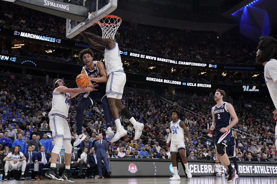 Gonzaga's Anton Watson goes up for a shot while defended by UCLA's Kenneth Nwuba in the first half of a Sweet 16 college basketball game in the West Regional of the NCAA Tournament, Thursday, March 23, 2023, in Las Vegas. (AP Photo/John Locher)