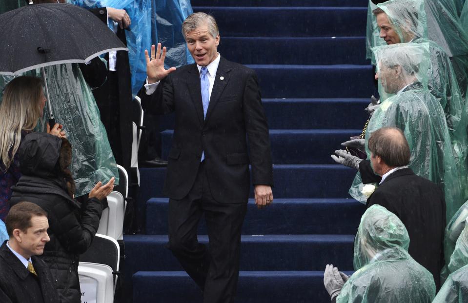 Outgoing Virginia Governor Bob McDonnell, who is currently under investigation for the acceptance of more than $160,000 in gifts and loans for himself and his family, waves to guests as he arrives for the swearing-in ceremony of incoming governor Terry McAuliffe in Richmond, Virginia, January 11, 2014. REUTERS/Mike Theiler (UNITED STATES - Tags: POLITICS)