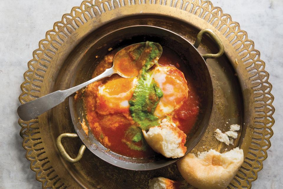 Shakshuka (Baked Eggs With Spicy Tomato Sauce)