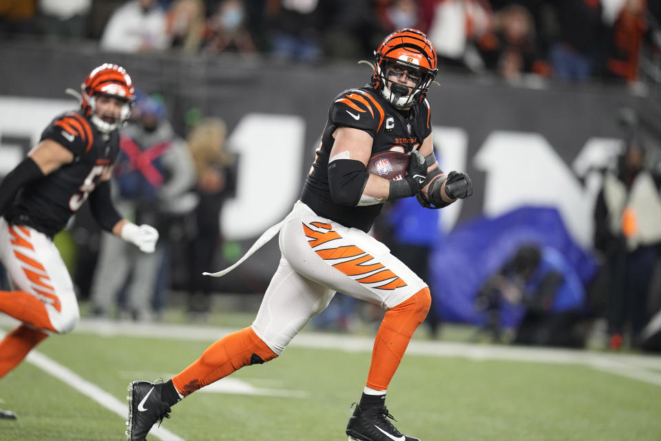 Cincinnati Bengals defensive end Sam Hubbard runs a fumble by Baltimore Ravens quarterback Tyler Huntley back 98-yards for a touchdown in the second half of an NFL wild-card playoff football game in Cincinnati, Sunday, Jan. 15, 2023. (AP Photo/Darron Cummings)