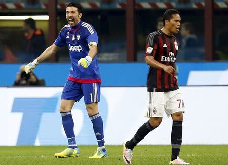 Football Soccer - AC Milan v Juventus - San Siro stadium, Milan, Italy - 9/04/16 - Juventus' goalkeeper Gianluigi Buffon celebrates their win as AC Milan's Carlos Bacca reacts at the end of the match. REUTERS/Alessandro Garofalo