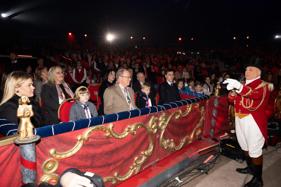 La famille Grimaldi avec le maître de cérémonie du Festival du Cirque de Monte-Carlo