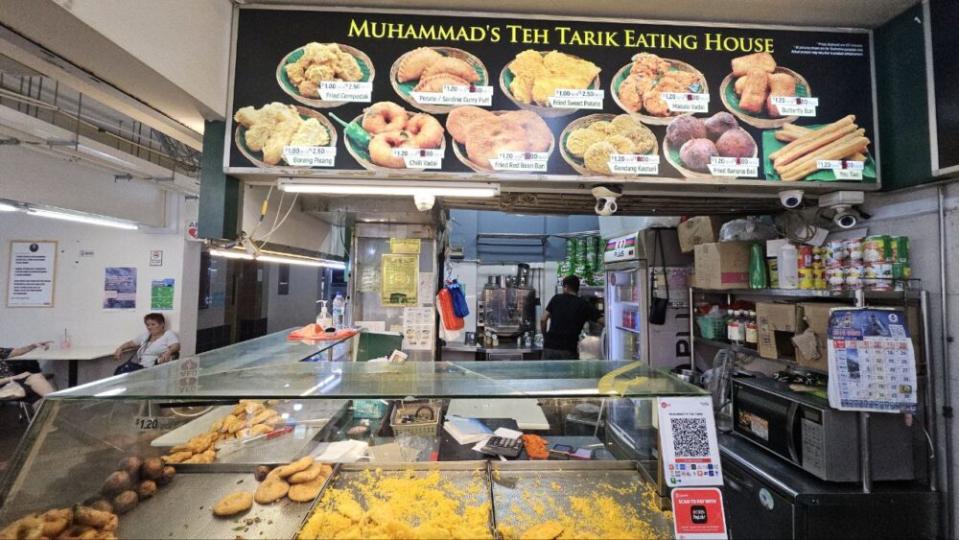 indian rojak - stall featuring fried snacks