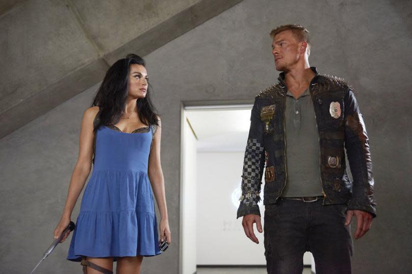 Christina Ochoa as Grace, Alan Ritchson as Arthur