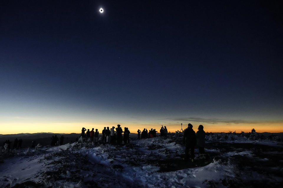 Image: eclipse (Robert F. Bukaty / AP)