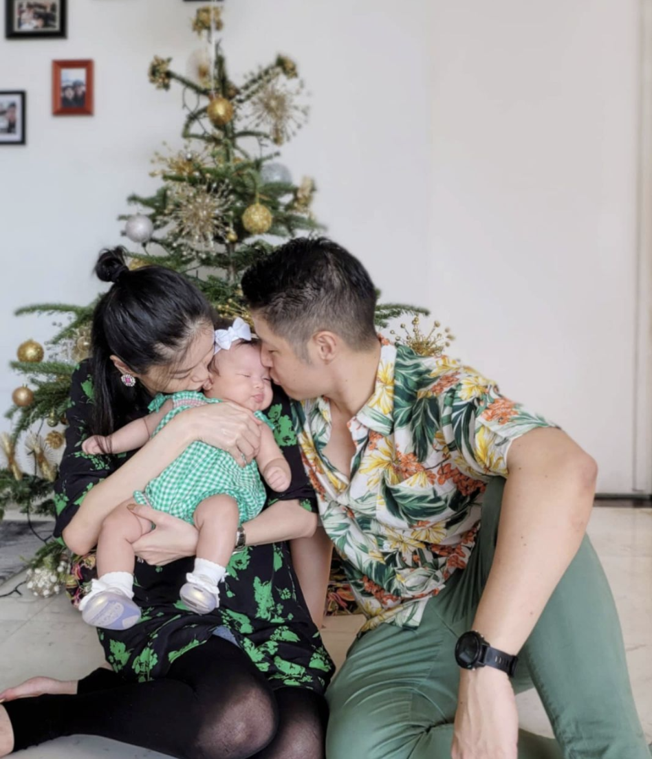 Model/Host Sheila Sim posed with baby Layla, who's celebrating her first Christmas. (PHOTO: Sheila Sim/Instagram) 