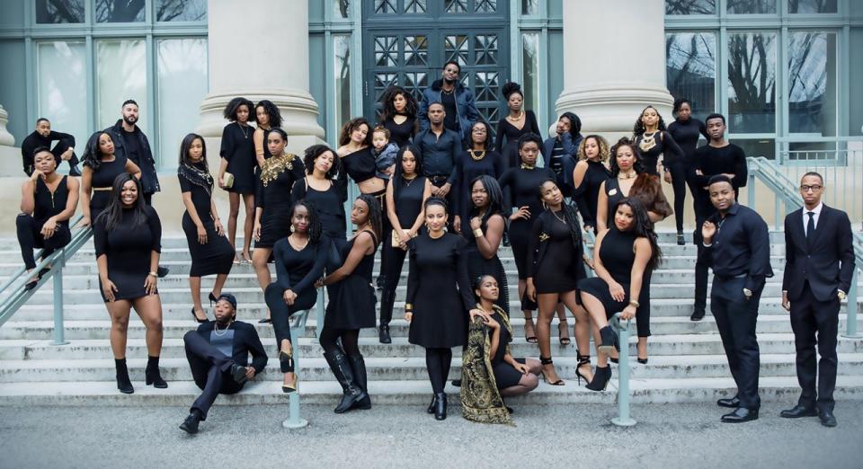 Mitglieder der Harvard Black Law Students Association posieren eindrucksvoll auf dem Campus. (Foto: Will Sterling)