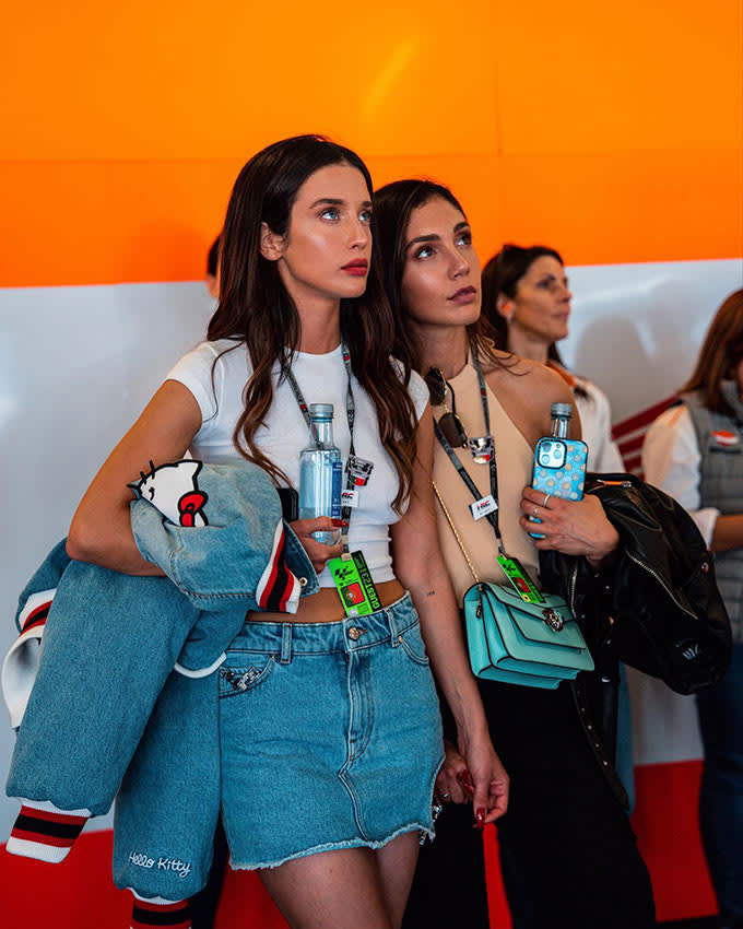 María Pedraza y su hermana Celia en el circuito de Portimao (Portugal)