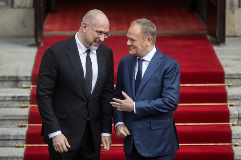 Ukrainian Prime Minister Denys Shmyhal (L) said he hope to have 'pragmatic and constructive' talks with Polish counterpart Donald Tusk (R) (Wojtek Radwanski)