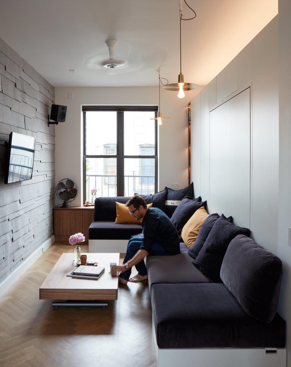 <p>En la imagen, el apartamento neoyorquino de apenas 32 metros cuadrados que esta semana ha salido a la venta en la plataforma Corcoran por la friolera de 750.000 dólares, unos 640.000 euros. Se trata del último proyecto del emprendedor ecológico Graham Hill. (Foto: LifeEdited). </p>