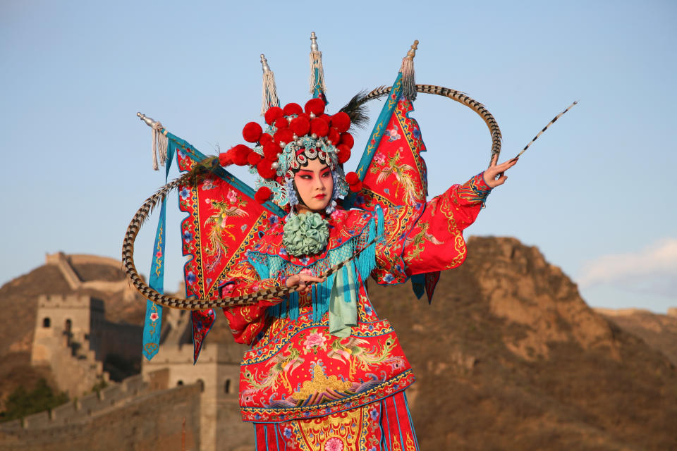 Woman performing a Beijing opera near Great Wall of China. (Photo: Gettyimages)