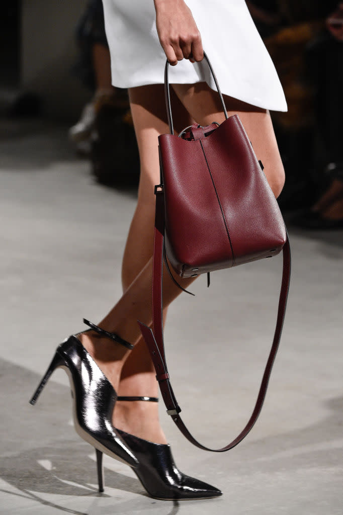 <p>A red bucket bag from the Cushnie et Ochs FW18 show. (Photo: Getty Images) </p>