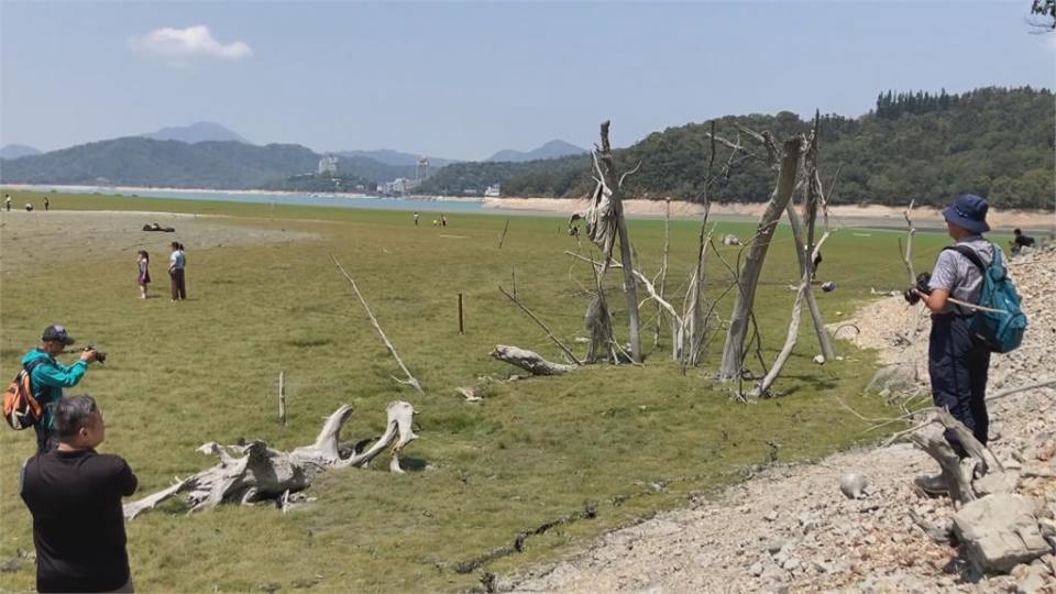 絕美日月潭青青大草原   竟是乾旱奇景！