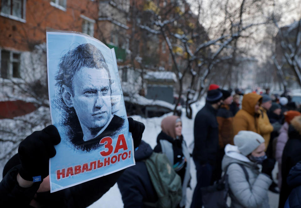Image: People, including supporters of Alexei Navalny, gather outside a police station where the opposition leader is being held following his detention, in Khimki?EUR(R) (Maxim Shemetov / Reuters)
