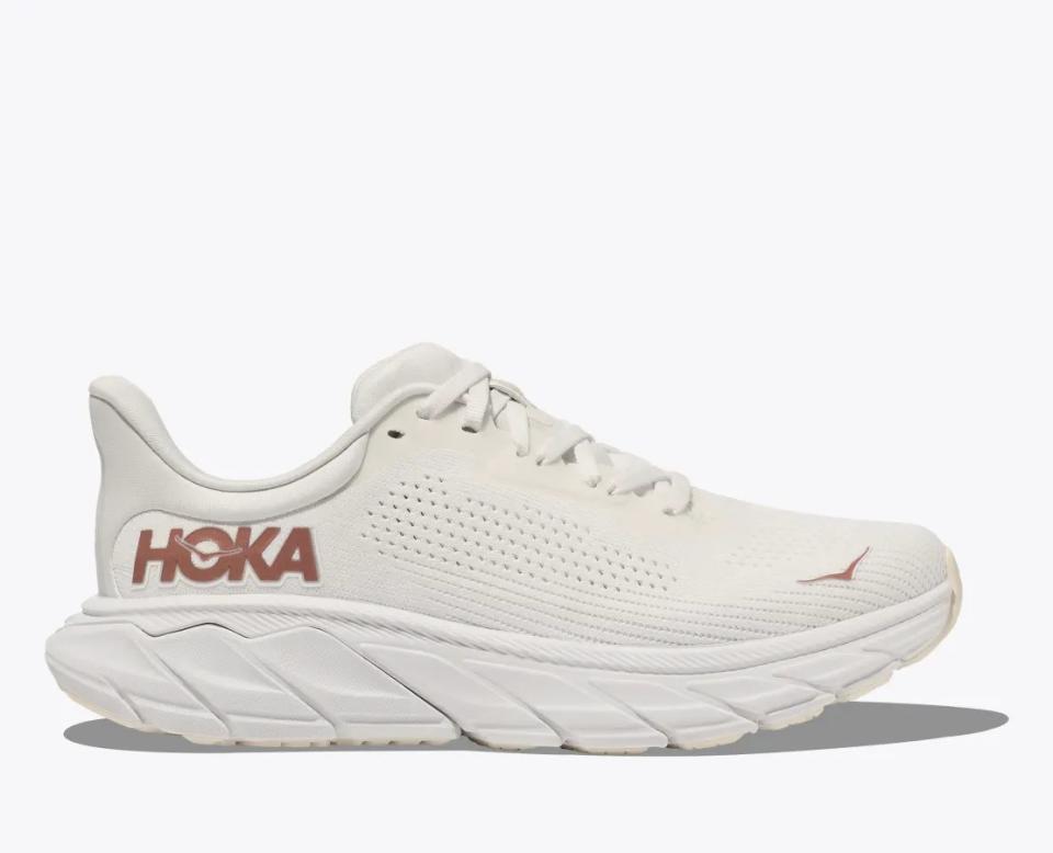 Best Hoka Shoes 2024: Reviews of Clifton, Bondi, Mach X Sneakers