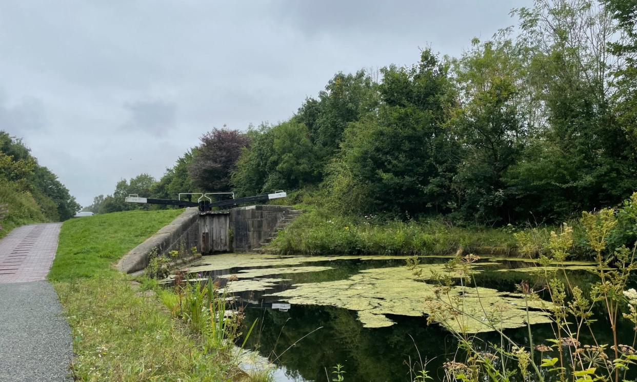 <span>A lock in the Rushall lock flight that has not been opened since Monday after the chemical spill.</span><span>Photograph: Sophie Robinson/PA</span>