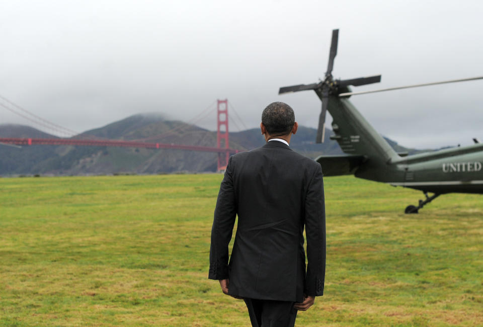 US President Barack Obama boards Marine One helicopter from a field overlooking the iconic golden gate bridge in San Francisco, California, on April 4, 2013. Obama is in California to attend two DCCC fund rising events. AFP PHOTO/Jewel Samad        