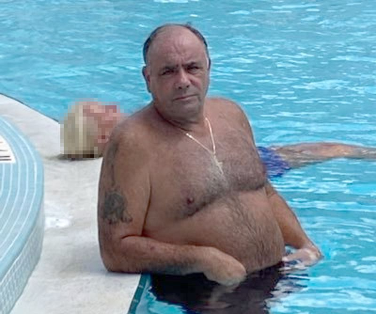 The photo of DiMatteo in a pool in Florida that led investigators to pinpoint his location (X)