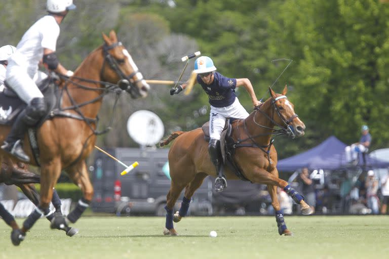 Poroto Cambiaso fue la figura en el 18-9 de La Dolfina a La Ensenada; el adolescente hizo goles y distribuyó juego.