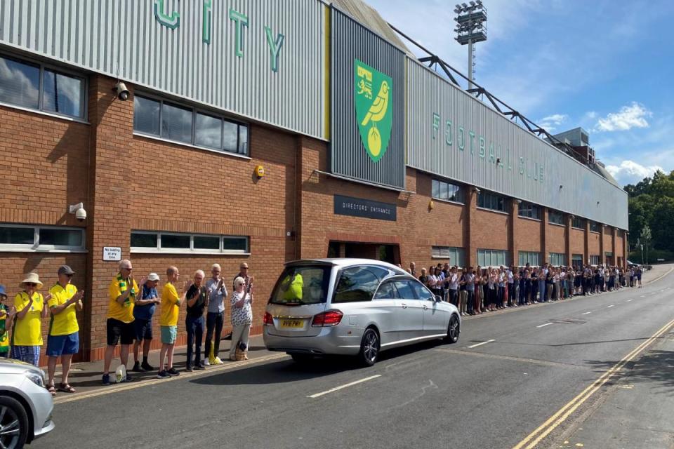 Norwich City fans paid tribute to Canaries legend Terry Allcock <i>(Image: Dan Grimmer)</i>