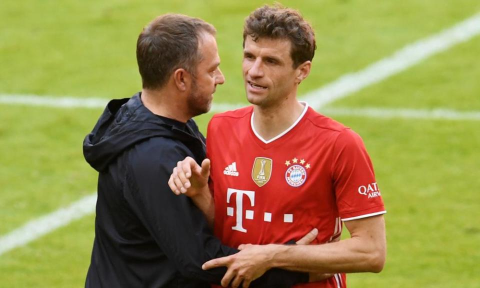 Hansi Flick with Thomas Müller after Bayern Munich’s draw with Union Berlin.