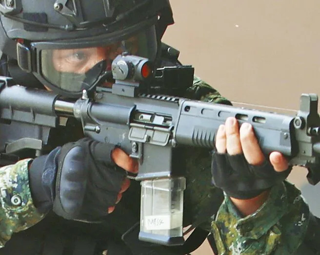 國防部長邱國正昨怒斥「掉腦袋沒話說」，陸戰99旅馬上尋獲遺失的2支T91步槍槍機。圖為T91步槍。（本報資料照片）