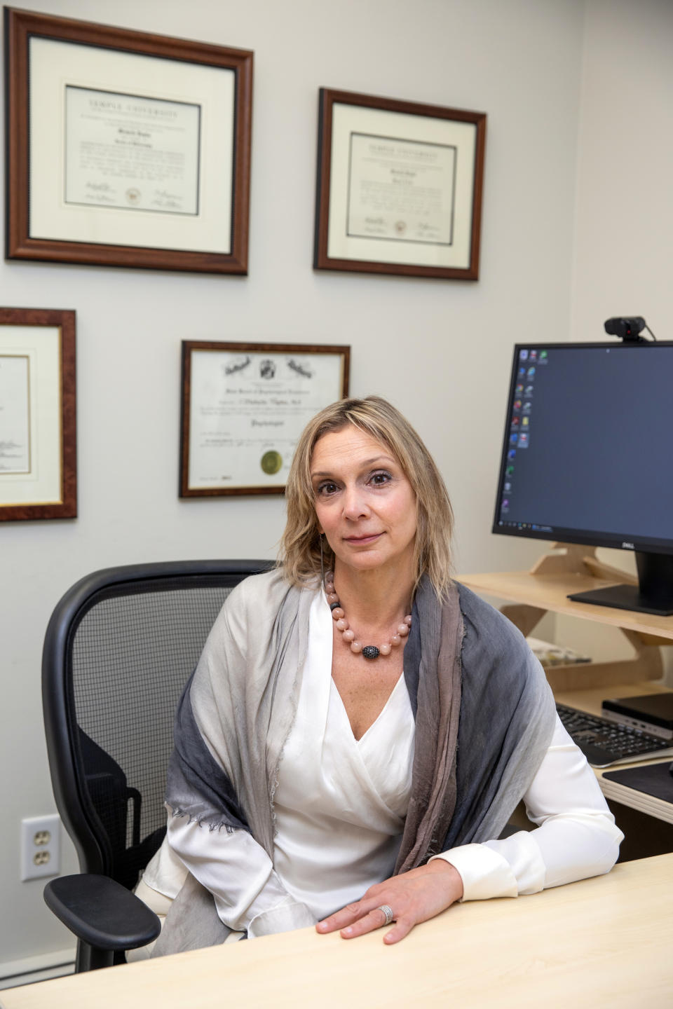 Michelle Papka, directora del Centro Cognitivo y de Investigación, en su despacho de Springfield, N.J., el 6 de abril de 2021. (Jackie Molloy/The New York Times)