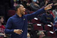 New Orleans Pelicans coach Willie Green calls to the team during the first half of an NBA basketball game against the Chicago Bulls in Chicago, Friday, Oct. 22, 2021. (AP Photo/Nam Y. Huh)