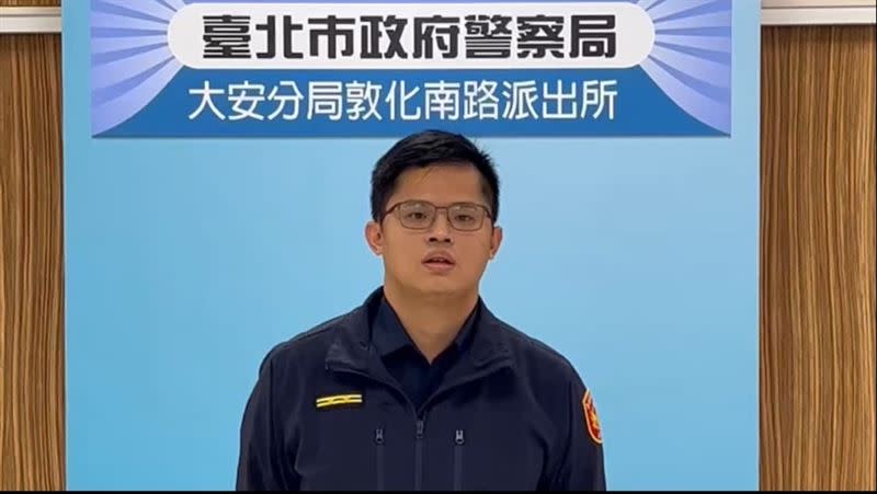 大安分局敦南派出所長柯人傑提醒，手銬為警械一種，根據《警械使用條例》，非經內政部或其授權之警察機關許可，不得定製、售賣或持有，違反者將由警察機關沒收。（圖／翻攝畫面）