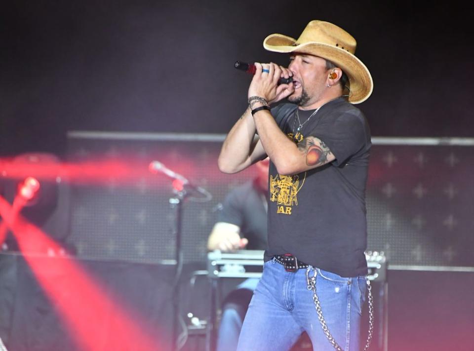 Jason Aldean performs at the Route 91 Harvest country music festival on Oct. 1, 2017, in Las Vegas. (Photo: Mindy Small/FilmMagic) 