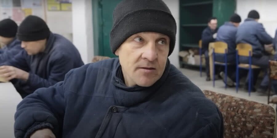 The captured Russian sanitary instructor is a contractor of the Russian army