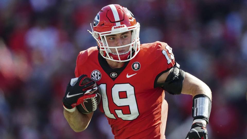 Georgia tight end Brock Bowers runs after a catch during the first half against Georgia Tech.