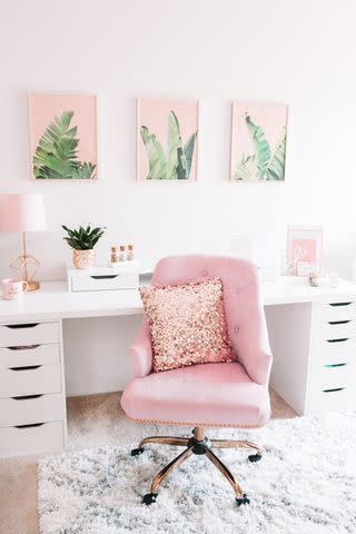 <p><a href="https://lovejenmarie.com/modern-bohemian-chic-home-office-reveal/" data-component="link" data-source="inlineLink" data-type="externalLink" data-ordinal="1" rel="nofollow">Love Jen Marie</a></p>