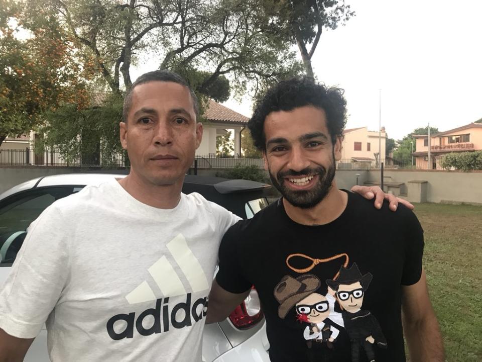 Jaime Pabón, entrenador colombiano, y el futbolista egipcio Mohamed Salah (Foto cortesía Jaime Pabón).