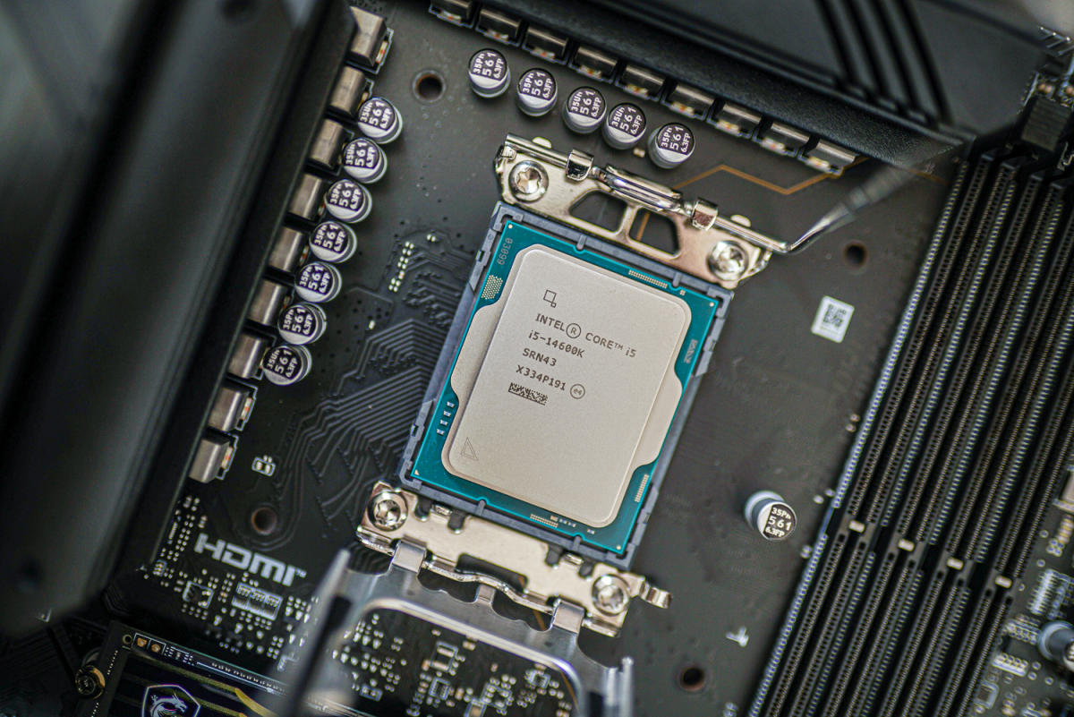 New $2,000 Core i9 CPU Isn't 'VR Ready' on Its Own, But Intel Says  Integrated Graphics Will Get There