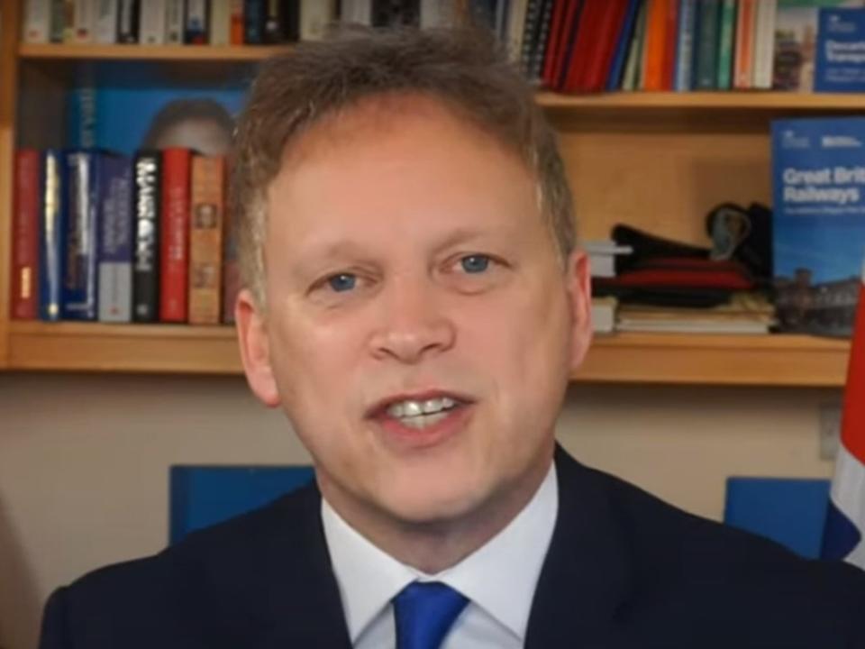 Grant Shapps says P&O Ferries chief executive cannot stay in his role (Sky News)