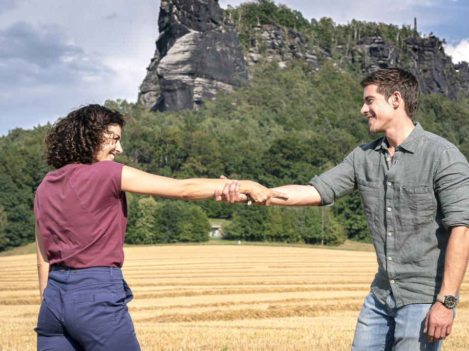 Liza Tzschirner und Philipp Danne in "Der Ranger - Paradies Heimat". (Bild: MDR/ndF/Tom Schulze)