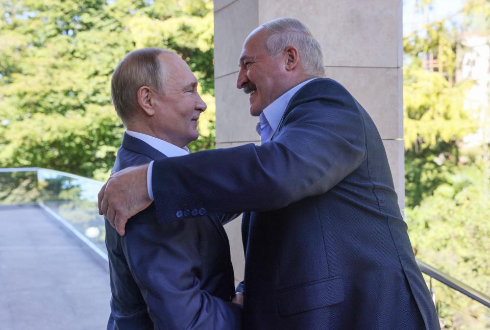 Vladímir Putin, presidente de Rusia, y Aleksandr Lukashenko, presidente de Bielorrusia. (Photo by GAVRIIL GRIGOROV/SPUTNIK/AFP via Getty Images)